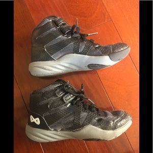Nfinity Midnite Beast Mid Top Shoes